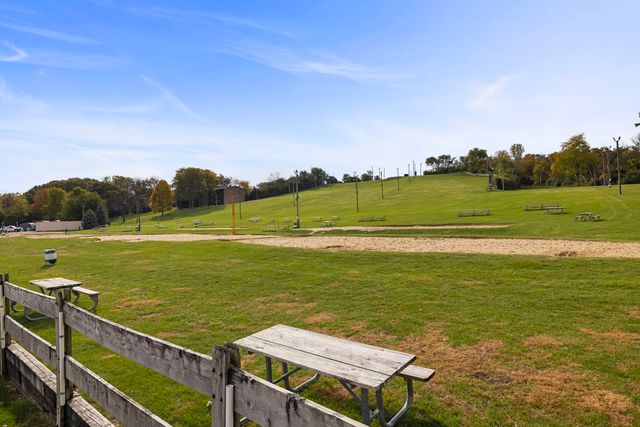 6008 LAKE Drive E 1A, Lisle, IL 60532