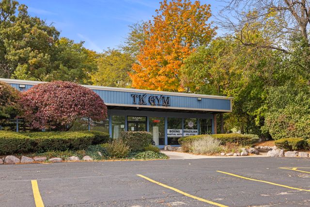 6008 LAKE Drive E 1A, Lisle, IL 60532