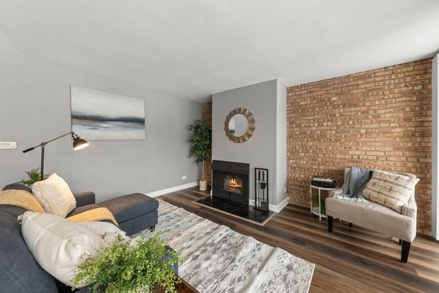 6008 LAKE Drive E 1A, Lisle, IL 60532