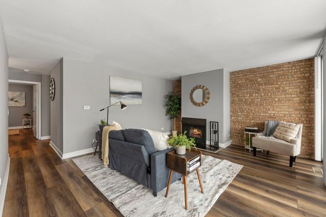 6008 LAKE Drive E 1A, Lisle, IL 60532