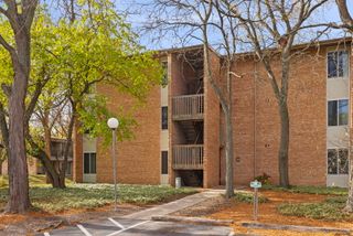 6008 LAKE Drive E 1A, Lisle, IL 60532