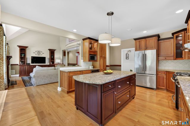 10 Merrit Woods, Burlington, CT 06013