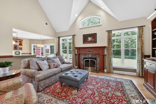 10 Merrit Woods, Burlington, CT 06013