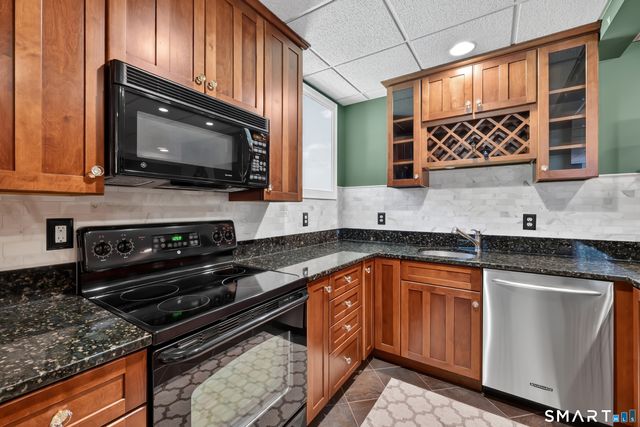 10 Merrit Woods, Burlington, CT 06013