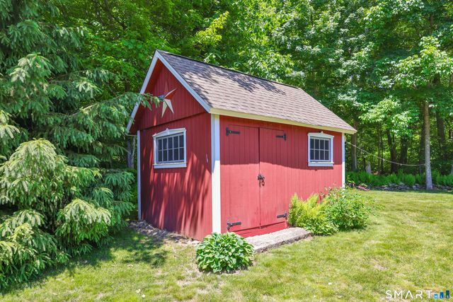 10 Merrit Woods, Burlington, CT 06013