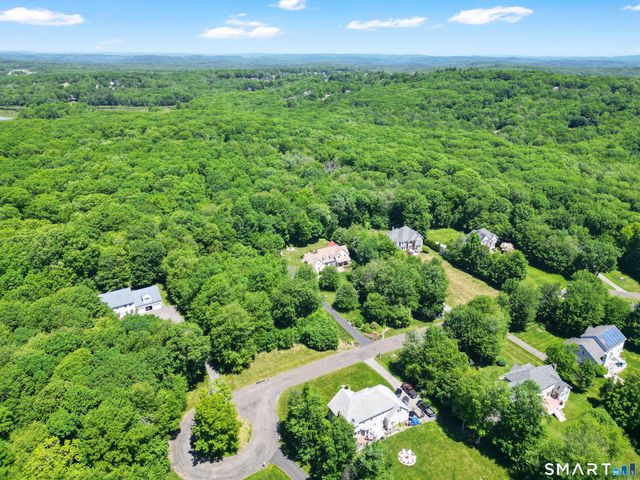 10 Merrit Woods, Burlington, CT 06013