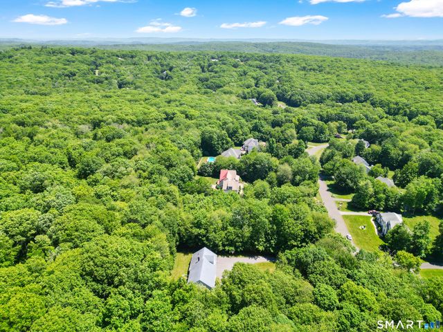 10 Merrit Woods, Burlington, CT 06013