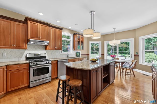 10 Merrit Woods, Burlington, CT 06013