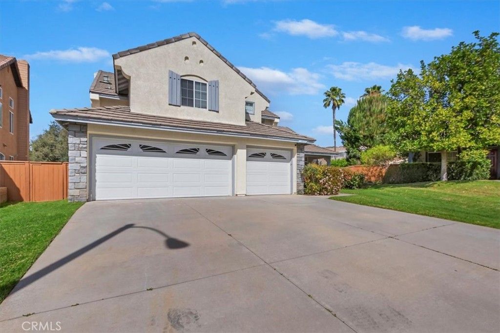 Image 2 of property listing at 10011 Thornbird Court N, Moreno Valley, CA 92557