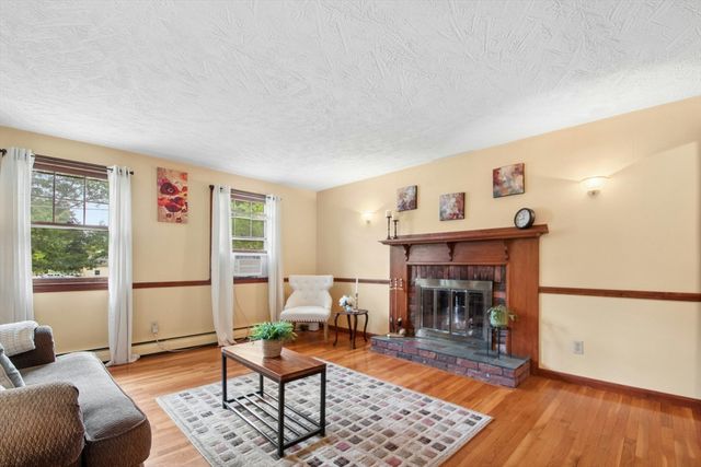 4 Powerline Dr, Grafton, MA 01519