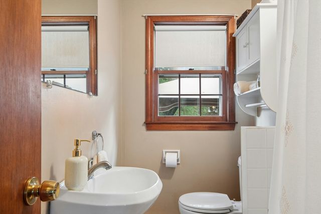 4 Powerline Dr, Grafton, MA 01519