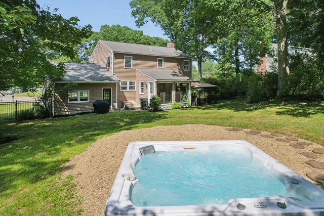 4 Powerline Dr, Grafton, MA 01519