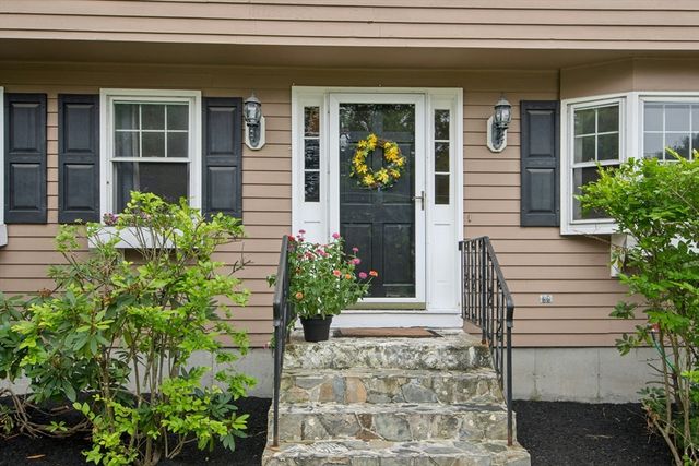 4 Powerline Dr, Grafton, MA 01519