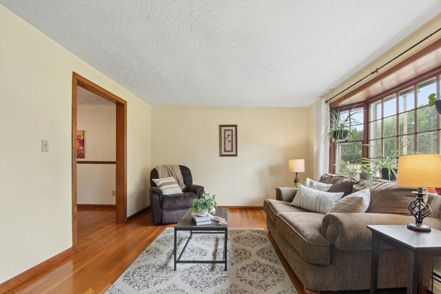 4 Powerline Dr, Grafton, MA 01519