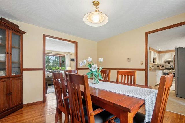4 Powerline Dr, Grafton, MA 01519