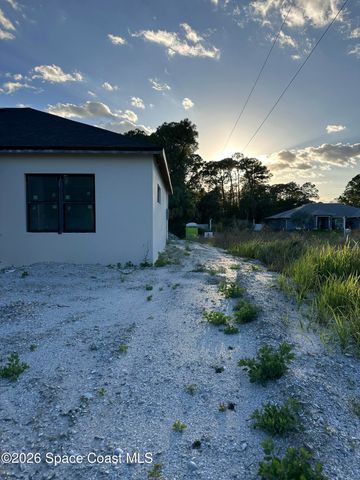390 Tamarind Circle NW, Palm Bay, FL 32907