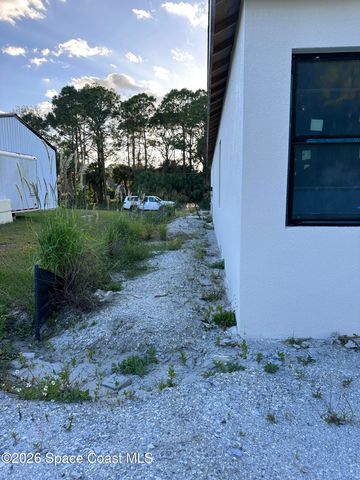 390 Tamarind Circle NW, Palm Bay, FL 32907