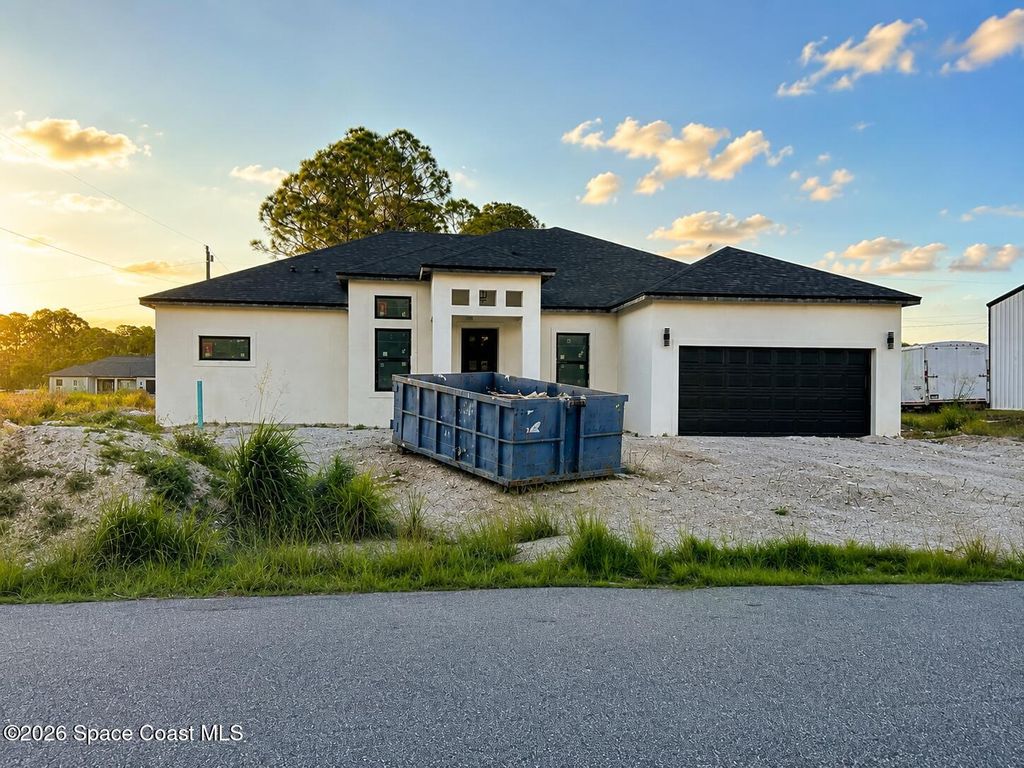 390 Tamarind Circle NW, Palm Bay, FL 32907