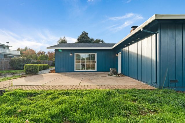 595 Rafael Street, Redding, CA 96002