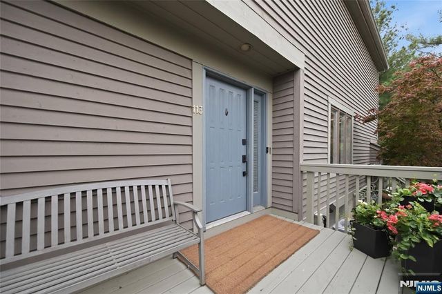 113 Macleish Court, Mahwah, NJ 07430
