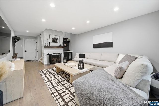 113 Macleish Court, Mahwah, NJ 07430