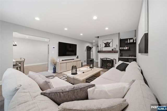 113 Macleish Court, Mahwah, NJ 07430