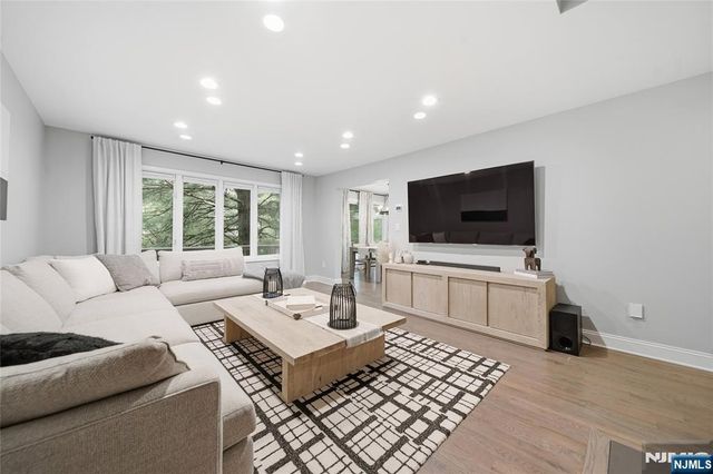 113 Macleish Court, Mahwah, NJ 07430
