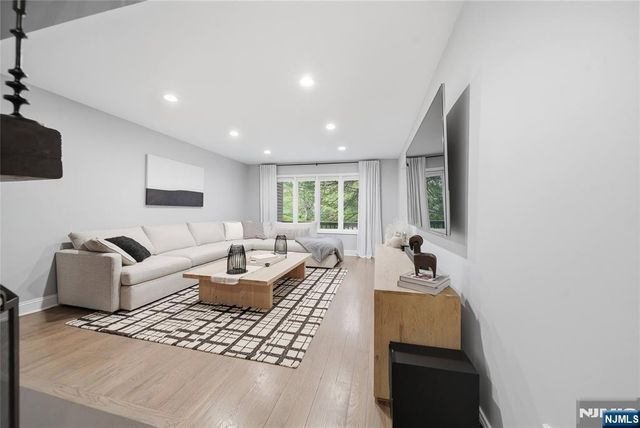 113 Macleish Court, Mahwah, NJ 07430