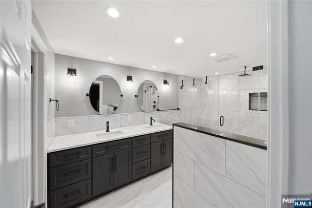 113 Macleish Court, Mahwah, NJ 07430