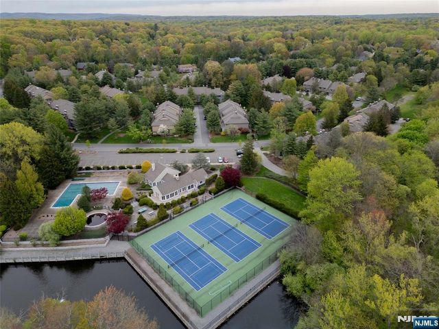 113 Macleish Court, Mahwah, NJ 07430