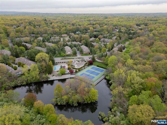 113 Macleish Court, Mahwah, NJ 07430