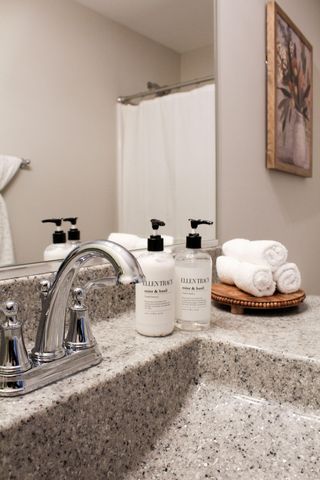 935 Paula Court, Hobart, IN 46342