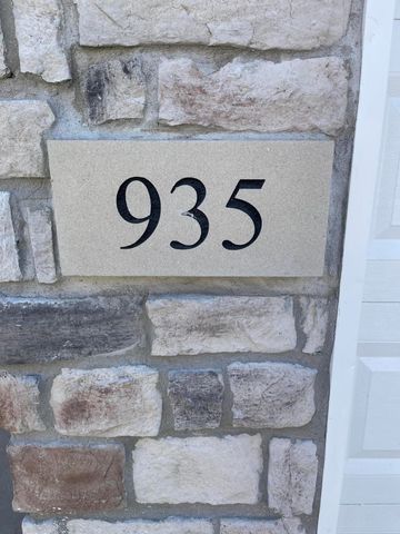 935 Paula Court, Hobart, IN 46342