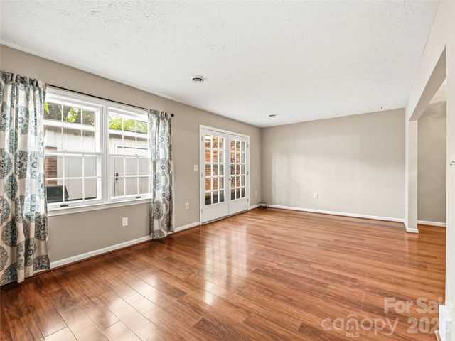 1409 Kensington Road B6, Hendersonville, NC 28791