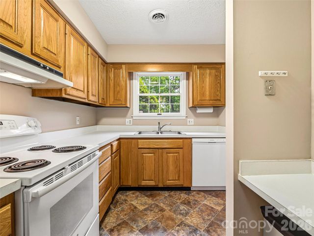 1409 Kensington Road B6, Hendersonville, NC 28791