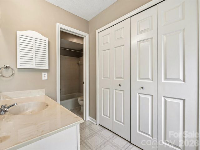 1409 Kensington Road B6, Hendersonville, NC 28791