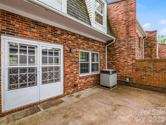 1409 Kensington Road B6, Hendersonville, NC 28791