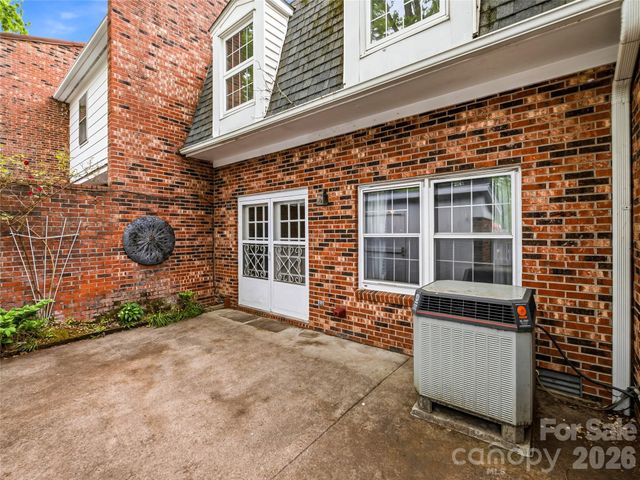 1409 Kensington Road B6, Hendersonville, NC 28791