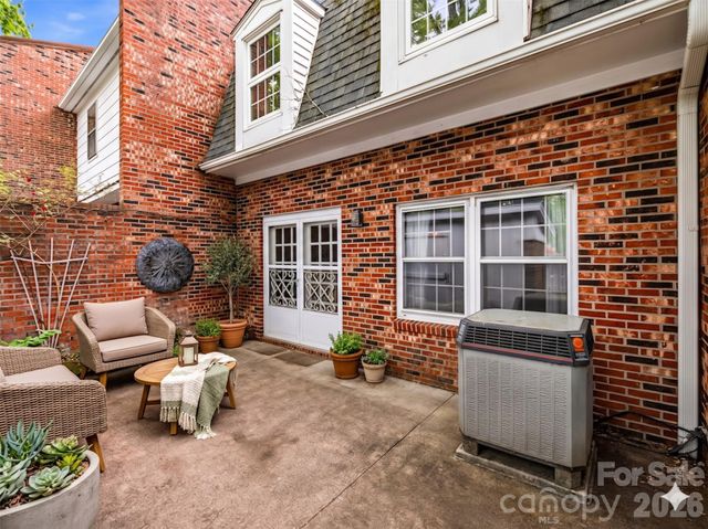 1409 Kensington Road B6, Hendersonville, NC 28791