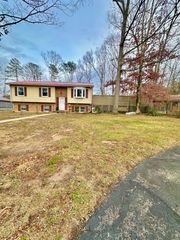 605 Chestnut ST, Clifton Forge, VA 24422