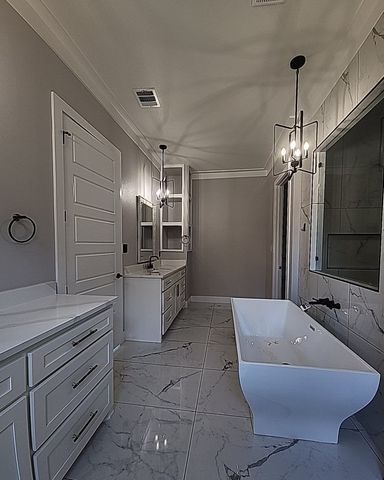 740 Arledge Street, Azle, TX 76020