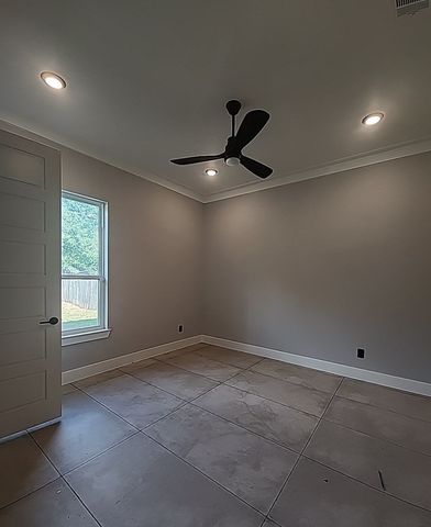 740 Arledge Street, Azle, TX 76020