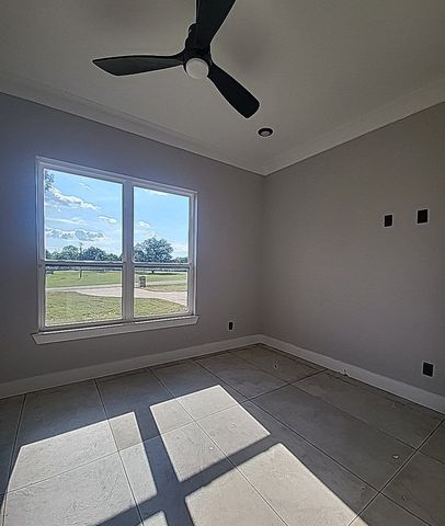 740 Arledge Street, Azle, TX 76020