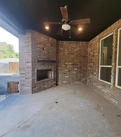 740 Arledge Street, Azle, TX 76020
