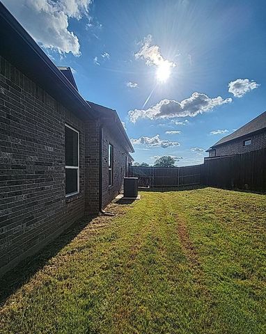 740 Arledge Street, Azle, TX 76020