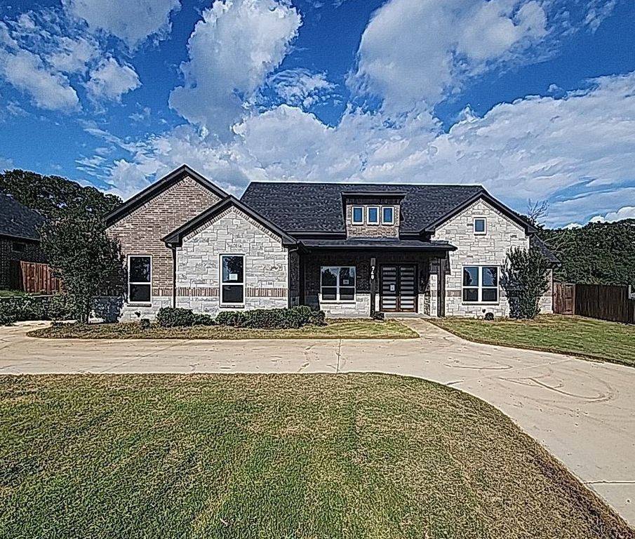 740 Arledge Street, Azle, TX 76020