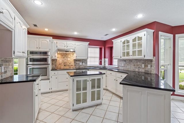 13331 Fairway Court, Siloam Springs, AR 72761