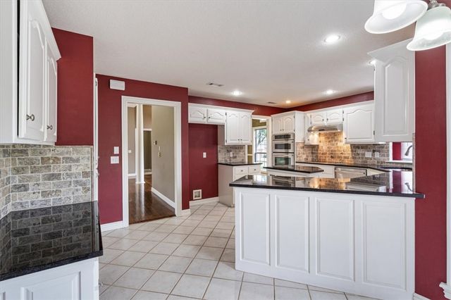 13331 Fairway Court, Siloam Springs, AR 72761