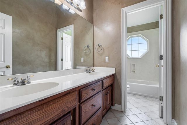 13331 Fairway Court, Siloam Springs, AR 72761