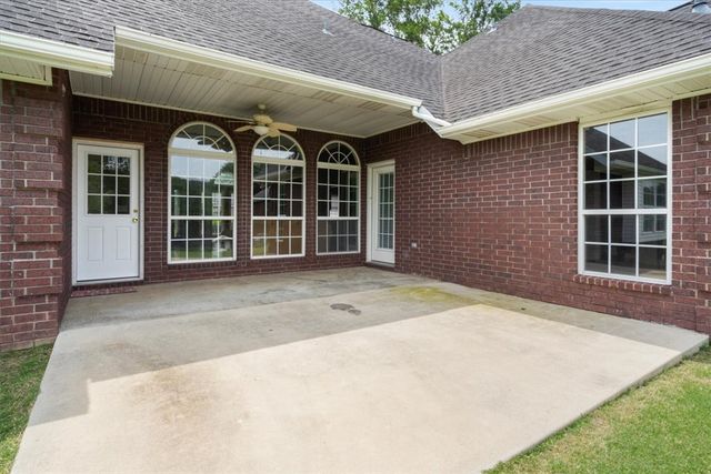 13331 Fairway Court, Siloam Springs, AR 72761